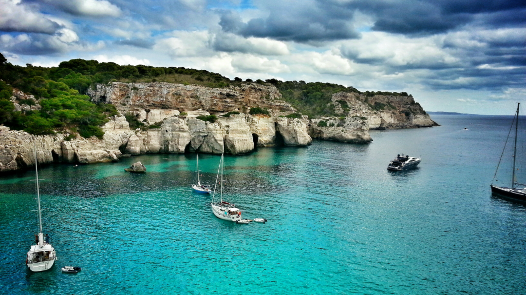 Ready Set Holiday! Stylish Travel App Menorca Island